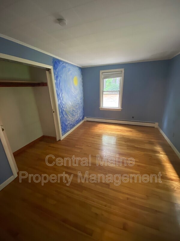 Building Photo - 206 N River Rd