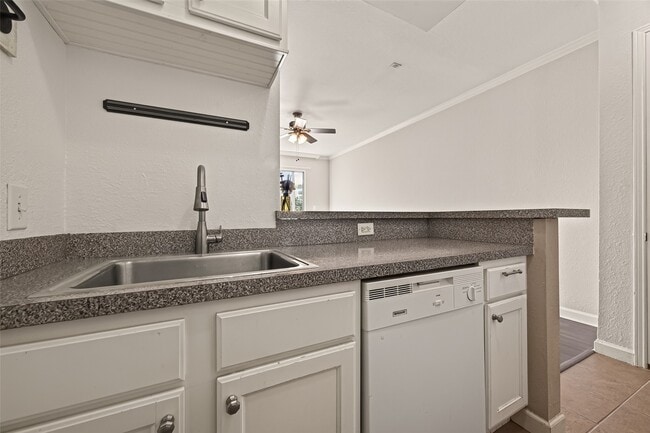 Building Photo - 4515 Briar Hollow Pl