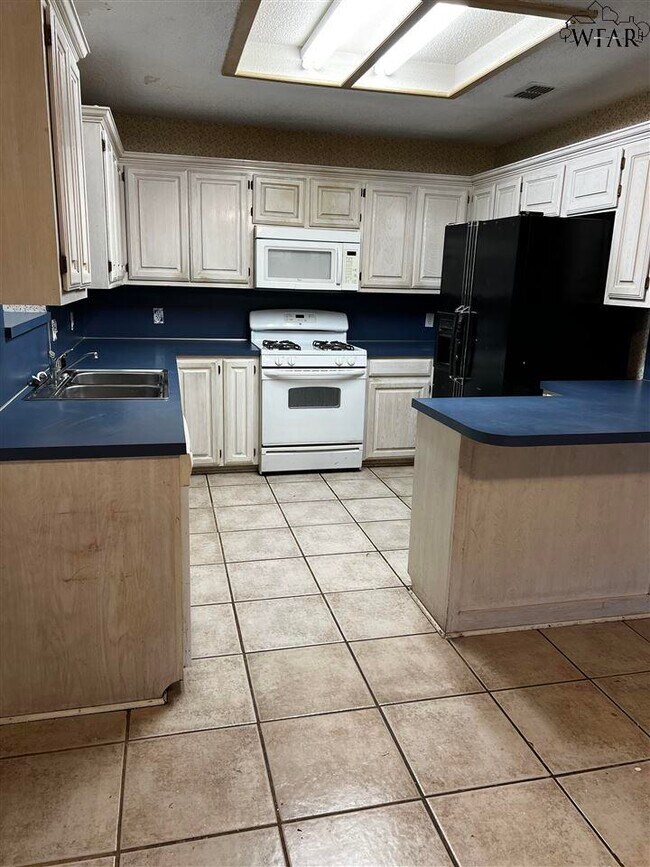 Foto del edificio - 902 Sugarbush Ln