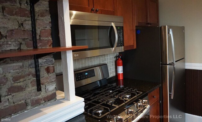 Building Photo - 2 br, 1 bath Condo - 368 Sumner St Apt 3