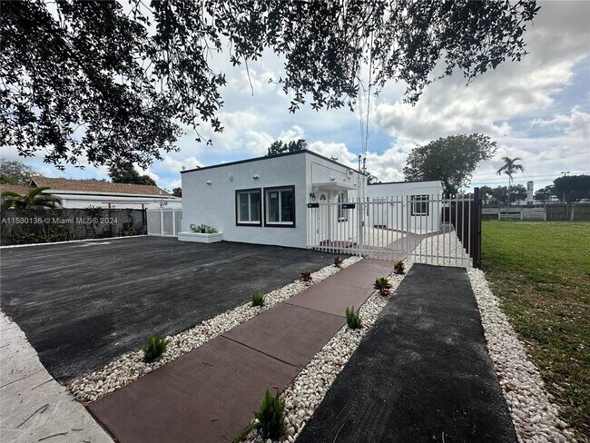 Building Photo - 1136 NW 55th St