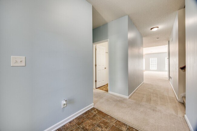 Foto del edificio - Well maintained 3 bedroom 2 bath home with...