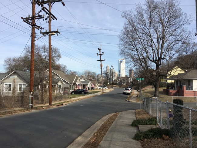 Building Photo - 1605 Merriman Ave