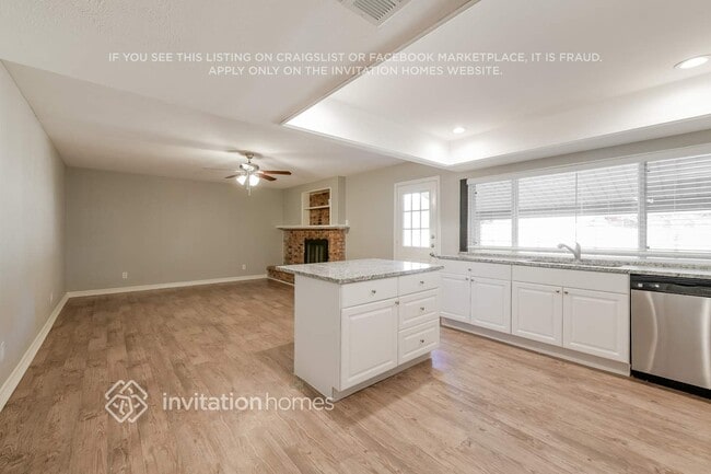 Building Photo - 2600 Treeview Dr