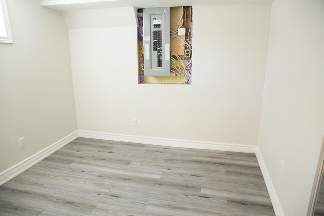 Building Photo - 4 Camilla Crescent