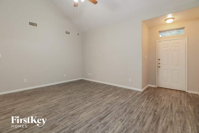 Foto del edificio - 6706 Windy River Ln