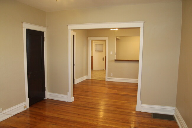 Foto del edificio - 6518 Clayton Ave