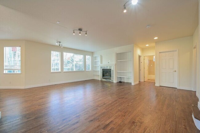 Building Photo - 17398 E Caley Ln