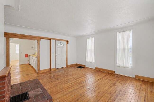 Foto del edificio - 8009 E Bristol Rd