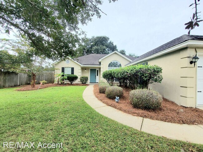 Foto del edificio - 3 br, 2 bath House - 58 Dimick Dr.