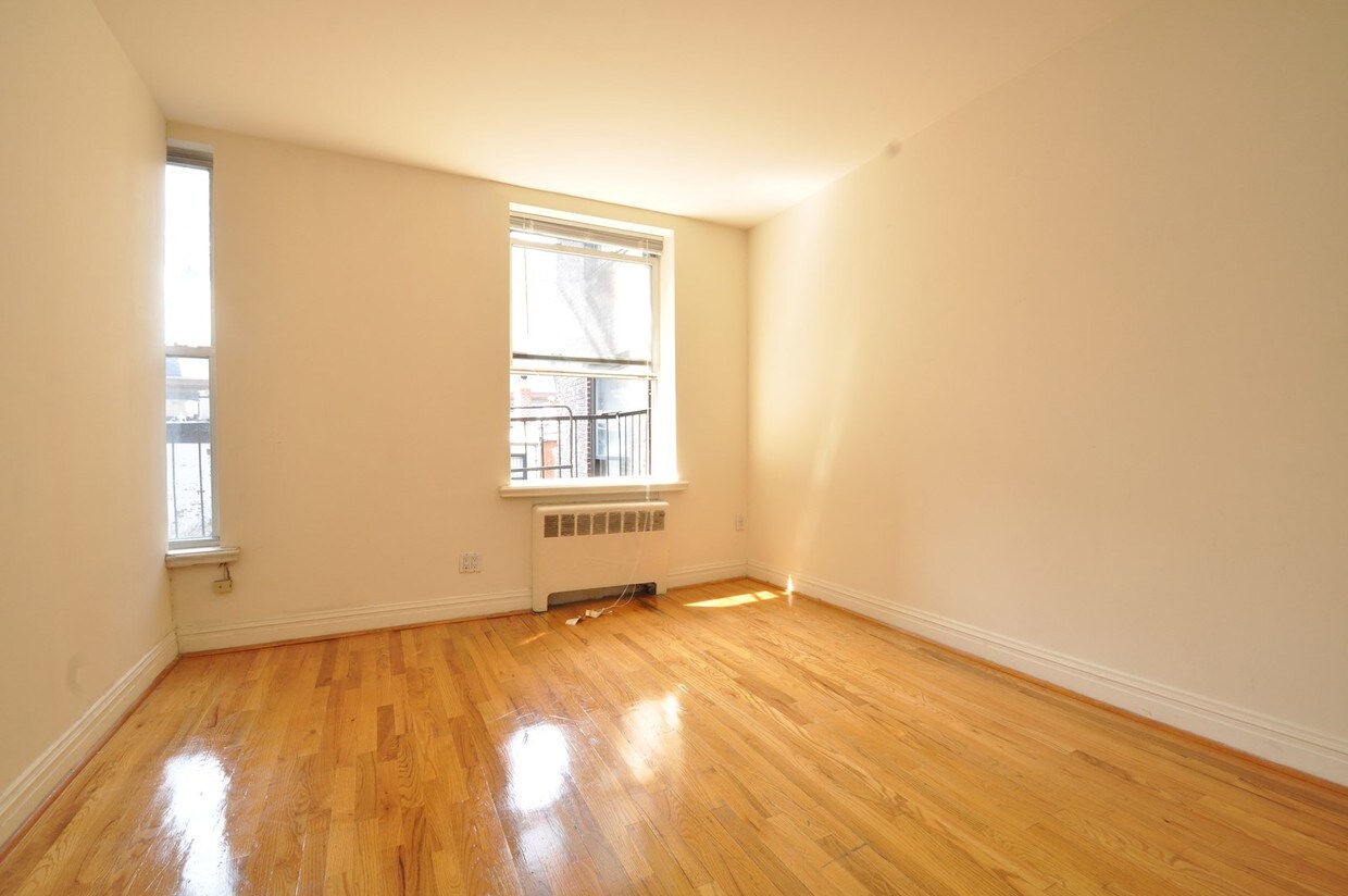 Primary Photo - 121 E 27th St