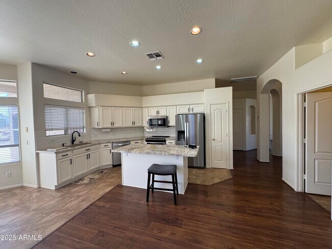 Foto del edificio - 19231 N Coyote Lakes Pkwy