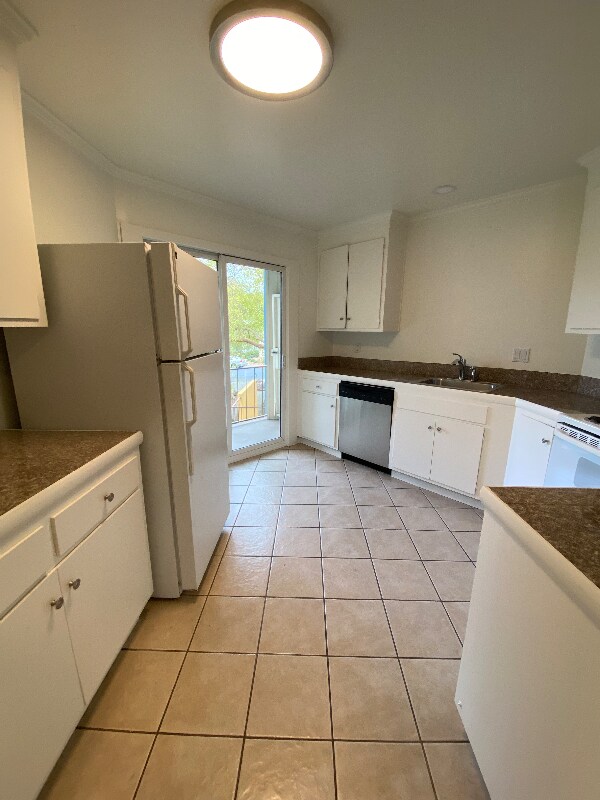 Building Photo - 213 Lower Via Casitas