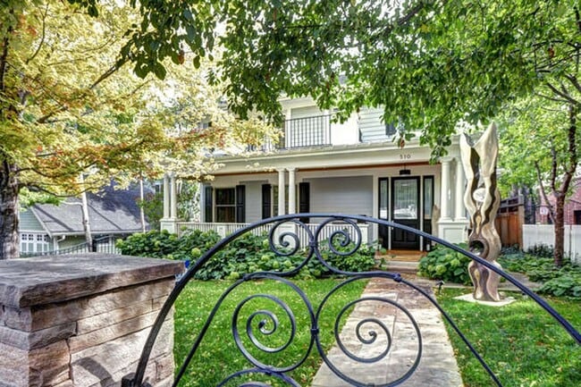 Building Photo - Beautiful Luxury Home Available in Boulder