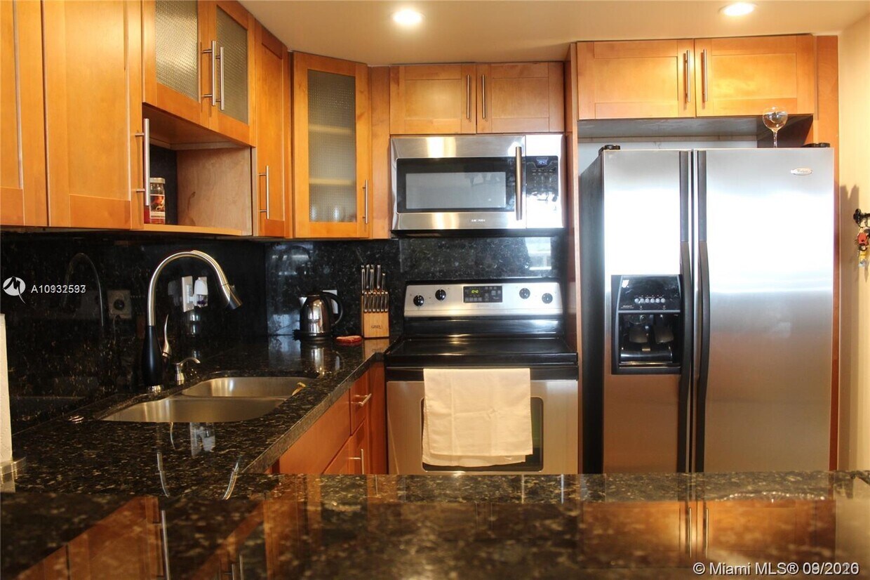 Primary Photo - 7928 West Dr