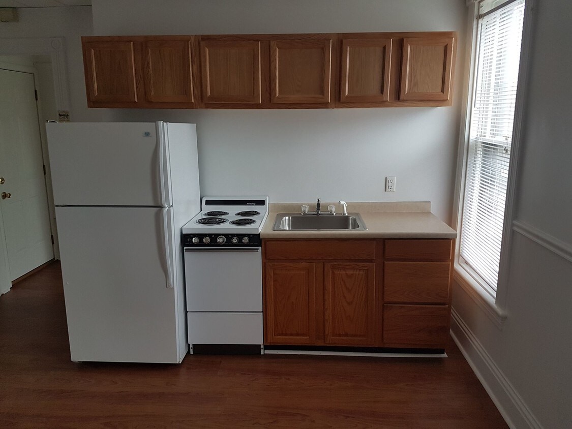 Foto principal - 239 W 8th St