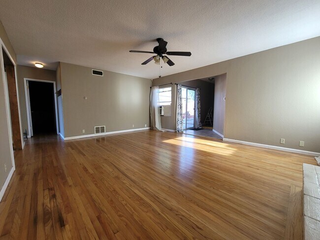 Foto del edificio - Single-Story 4-Bedroom Apartment in Yucaipa!