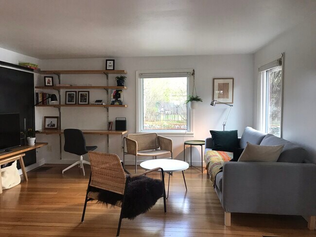 Foto del edificio - 2215 Dahl Ln