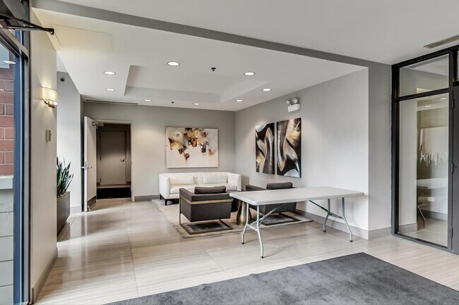 Foto del edificio - 330 N Jefferson St