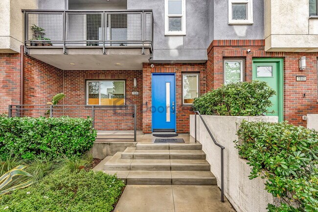 Foto del edificio - 1536 W Cameron Ave