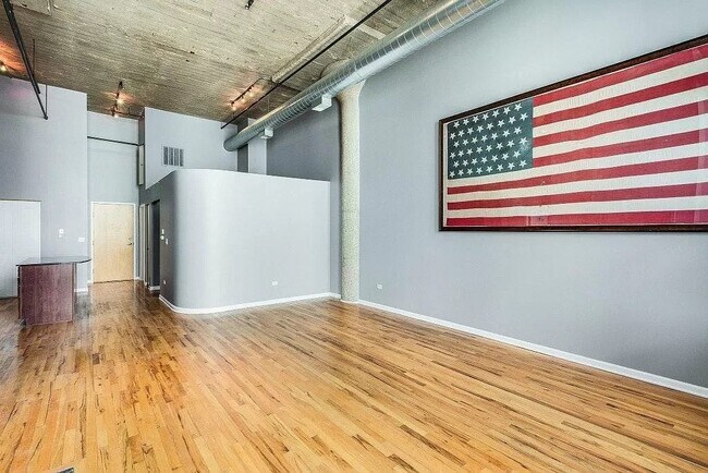 Building Photo - 758 N Larrabee St
