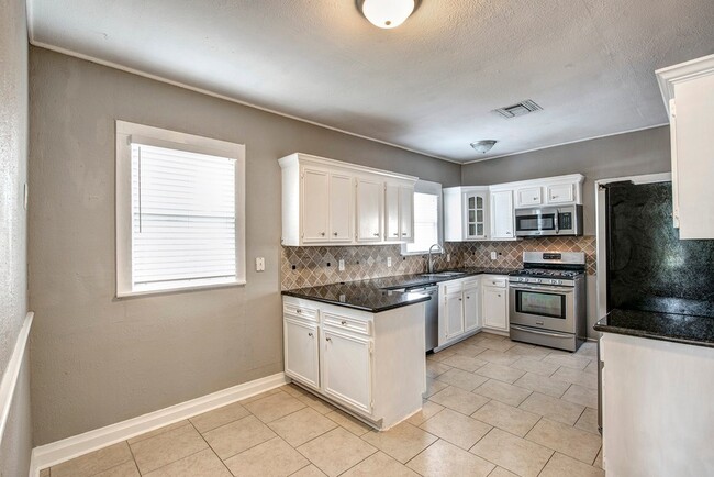 Foto del edificio - 1135 Woodland St