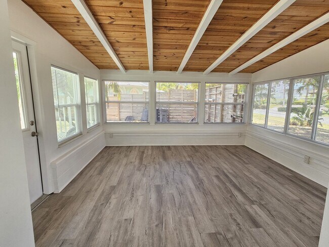 Building Photo - Annual Unfurnished 3 Bedroom 2 Bathroom Single Family Home in Osprey!