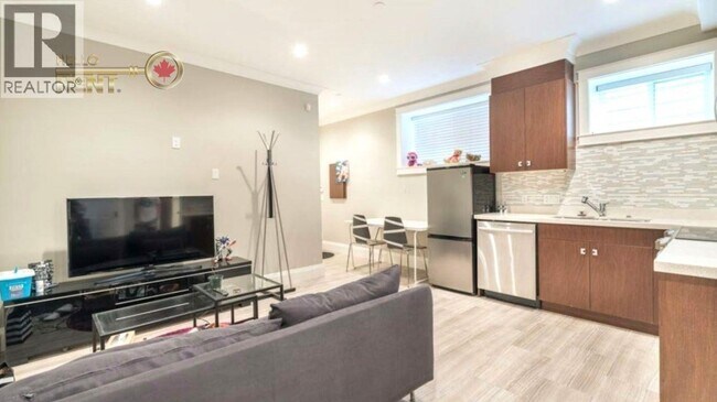 Photo du bâtiment - BASEMENT SUITE-4217 W 16TH AVENUE
