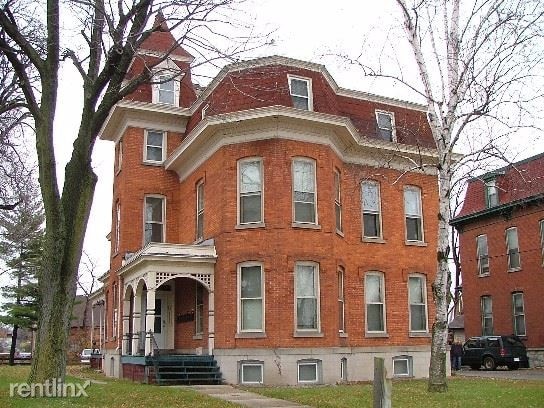 Primary Photo - 17 E Elm Ave