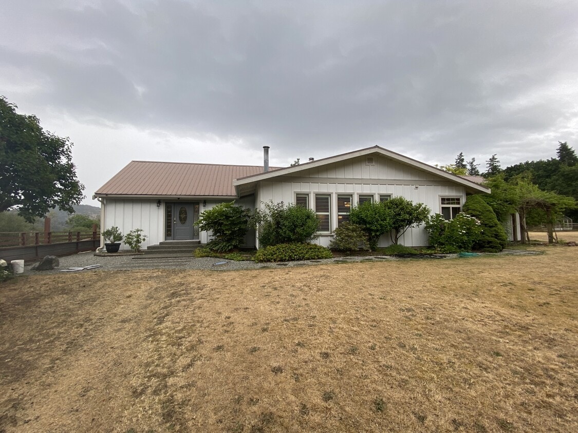 Primary Photo - 2680 Nanoose Station Rd