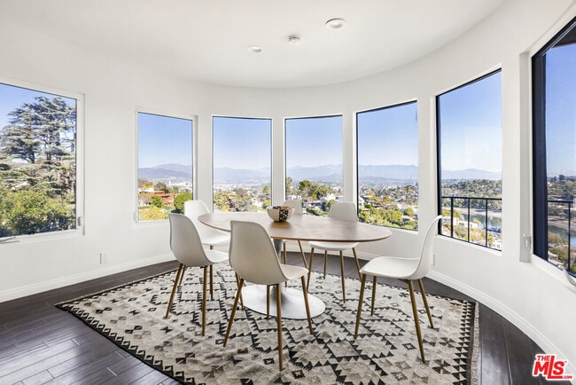 Building Photo - 1850 San Jacinto St