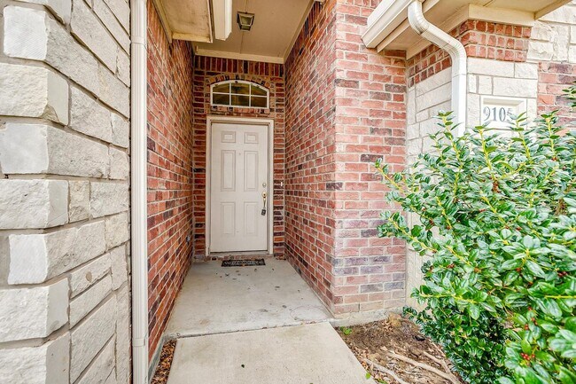 Building Photo - Great 3 Bedroom, 2 Bath, Brick Home in Gre...