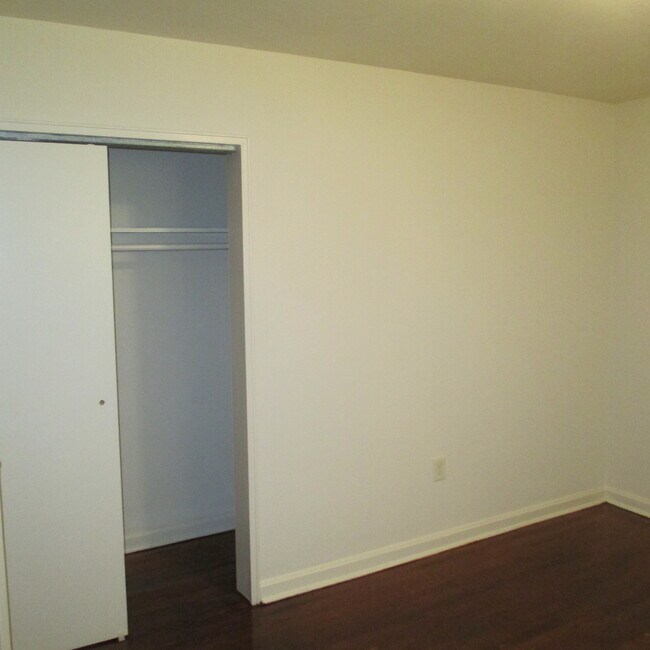 Building Photo - 810 Kennedy St NW