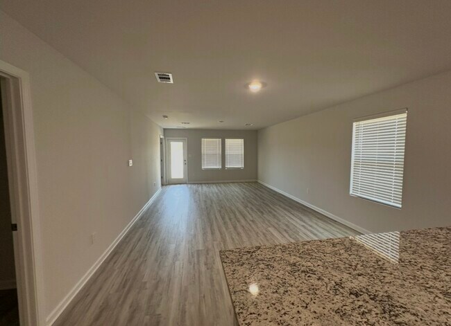 Foto del edificio - 481 Miraval Ave