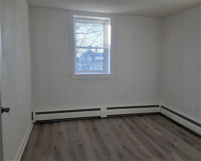 Foto del edificio - 143 Groveland St