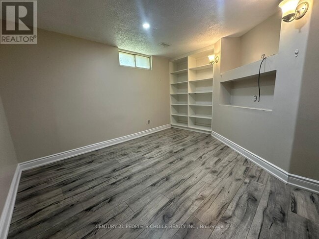 Building Photo - 1129 Langs Cir