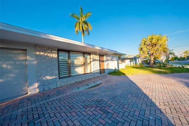 Building Photo - 1221 W Camino Real
