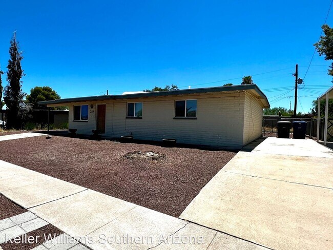 Foto del edificio - 3 br, 2 bath House - 8024 E Victoria Drive