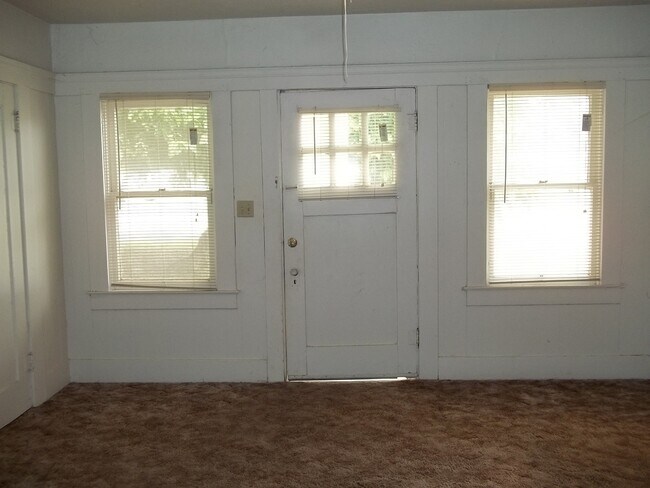 Foto del edificio - Affordable 1 bedroom 1 bathroom home on Marks and McKinley.