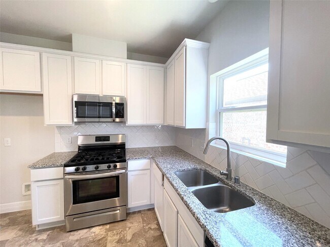 Foto del edificio - 3310 Aster Mdw Wy