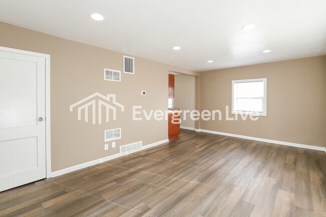 Foto del edificio - 6784 Franklin St