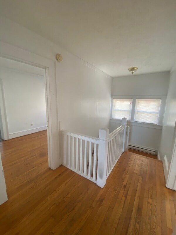 Building Photo - 916 College Ave