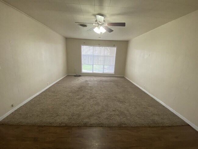 Foto del edificio - Spacious 3/2!