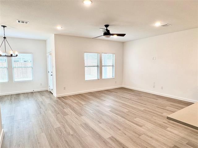 Building Photo - 535 Meadowlark Dr