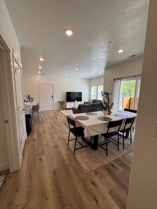 Foto del edificio - 3120 S 200 W