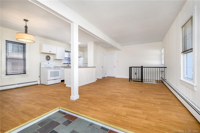 Building Photo - 15 Duncanson St