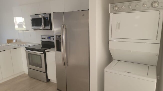 Building Photo - 3311 San Remo Cir