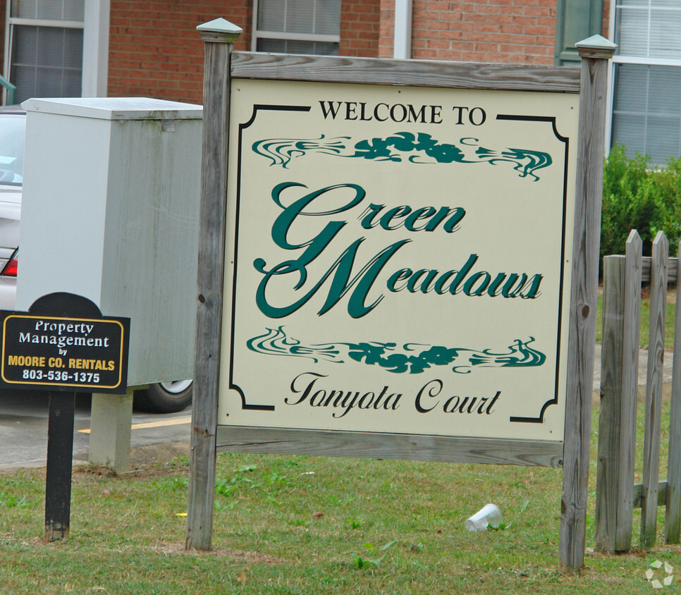 Building Photo - Green Meadows