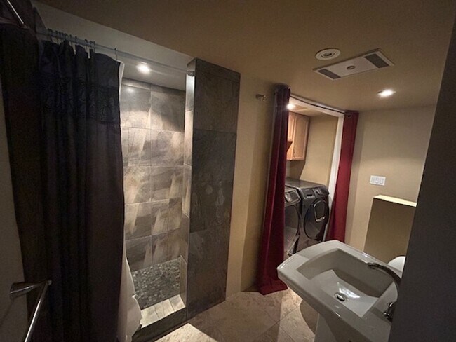 Foto del edificio - 716 Barrett Way