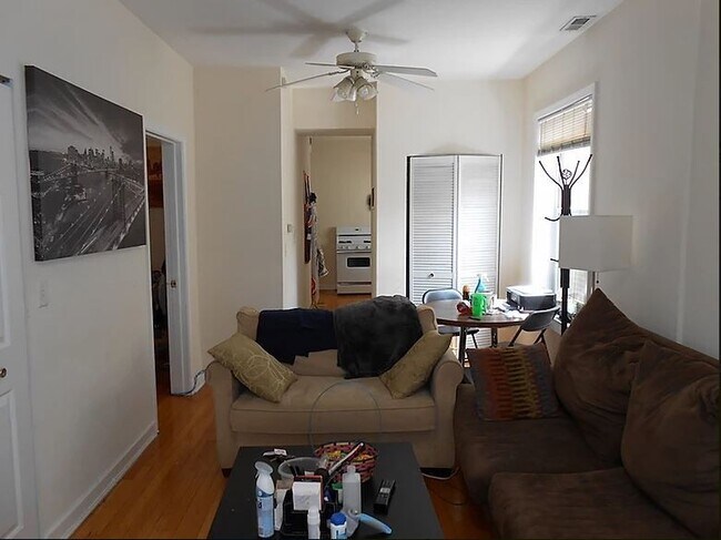 Foto del edificio - 2317 N Greenview Ave
